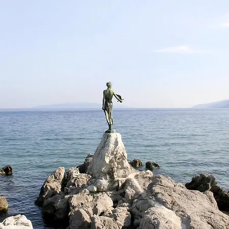 Apartament With A Parking Space - 14992 Opatija